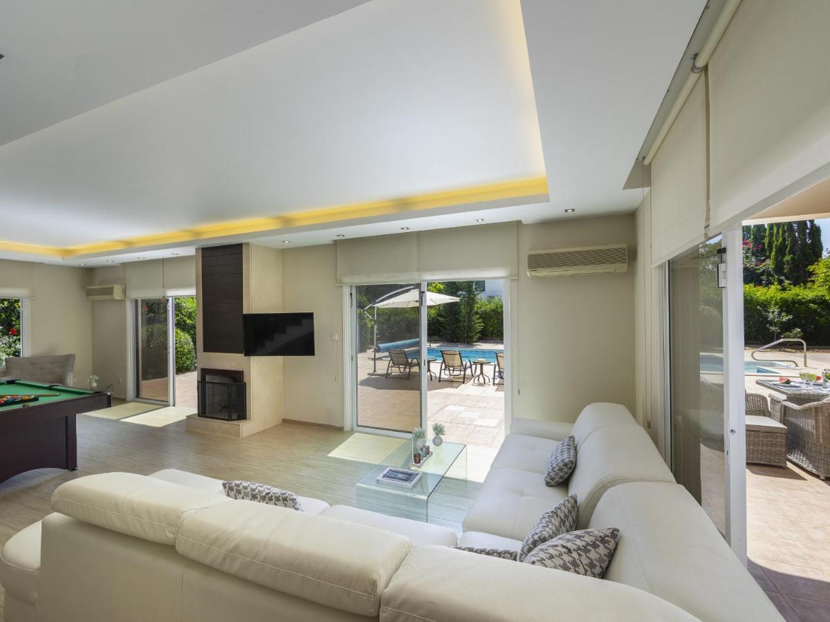 Meneou Seaside Mansion 7 Villa Larnaca Buitenkant foto